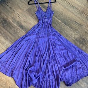 Stunning vintage y2k Fairycore Purple Embroidered MIDI Dress by Flower
